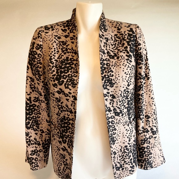 New J. Crew Cream Black 54% Linen 46% Lyocell Buttons Less Classic Jacket size 2